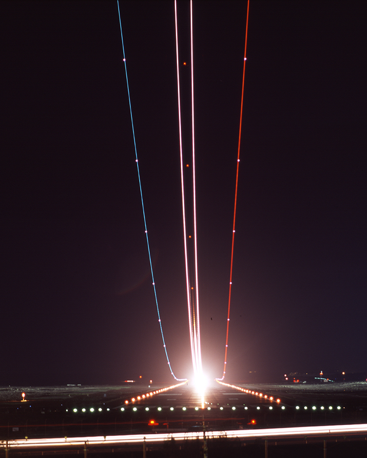 Flugzeugstart bei Nacht